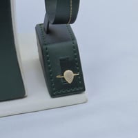 طقم ذهب عيار 18 بوشرون نواعم تصميم الماسي وزن 2.95...