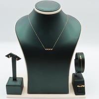 طقم ذهب عيار 18 تصميم الماسي وزن 3.39 جرام بإطلالة...