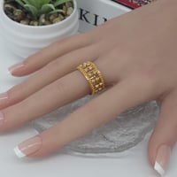 دبلة ذهب عيار 21 بتصميم الدوريكاء المميز بوزن 4.3...