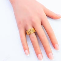 خاتم ذهب عيار 21 تصميم متشابك وزن 2.7 جرام – فخامة...