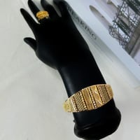 اسوارة مع خاتم ذهب عيار 21 موديل الدراما بوزن 14.9...