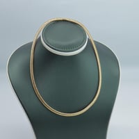 عقد ذهب الاوميقاء المطاطي عيار 18 وزن 3.83 جرام