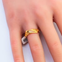 خاتم ذهب عيار 21 تصميم ناعم وزن 1 جرام – رقة وأناق...