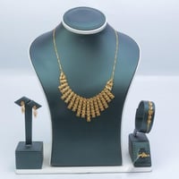 طقم ذهب عيار 21 بتصميم طوق الفراشات وزن 17.1 جرام