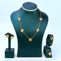 طقم ذهب الفان كليف خمس وردات الحجم الكبير عيار 21...