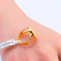 خاتم ذهب عيار 21 تصميم دائري فاخر وزن 3.67 جرام –...