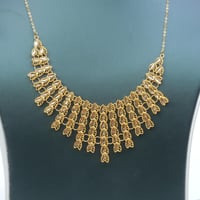 طقم ذهب عيار 21 بتصميم طوق الفراشات وزن 17.1 جرام