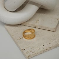 خاتم مميزه بنقش هندسي ناعم ذهب عيار 21