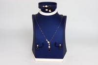 طقم ذهب البوشرون تصميم الماسي عيار 18 وزن 4.5 جرام