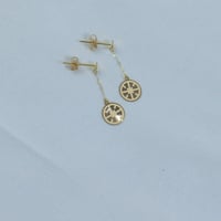 طقم ذهب عيار 18 بتصميم الماسى عصري وزن 3.08 جرام