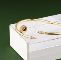 سوارة كارتير المسمار تصميم الماسي عيار 18