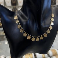 تشوكر ذهب بتصميم مميز وجذاب عيار 18 وزن 5.77 جرام