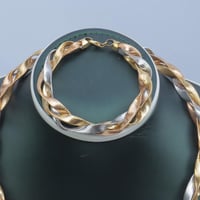 كلكشن عقد وأسوارة فخم عيار 18 – الحرير بالألوان ال...