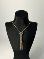 سبحة ذهب عيار 21 مطعمة بالميناء الملونة بوزن 6.2 ج...