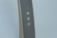 اسوارة فان كليف ذهب عيار 18 تصميم الماسي وزن 0.65...