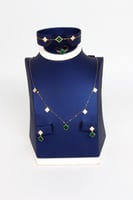 طقم ذهب فان كليف بتصميم الماسي عيار 18 بالوان متعد...