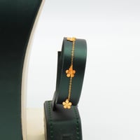 طقم ذهب ناعم عيار 21 وزن 3.54 جرام بتصميم زهري