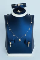 طقم ذهب تصميم الماس عيار 18 وزن 4.2 جرام