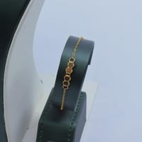 طقم ذهب فخم عيار 21 بتصميم وردة عصرية وزن 7.74 جرا...