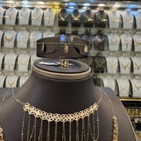 طقم ذهب مع المخنق ناعم عيار 18 وزن 5.8 جرام