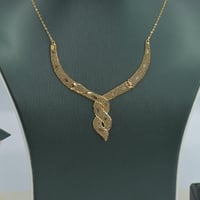 طقم ذهب عيار 21 بتصميم فريد وزن 7.56 جرام - لمعان...