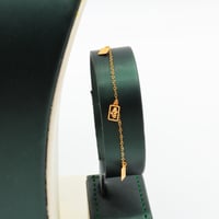 طقم ذهب ناعم عيار 21 وزن 3.58 جرام بتعليقة هندسية...