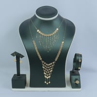 طقم ذهب ناعم عيار 18 مع مخنق ملكى بوزن 5.75 جرام