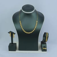 طقم ذهب عيار 21 بتصميم فريد بوزن 14 جرام