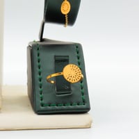 طقم ذهب عيار 21 تصميم تراثي وزن 11.65 جرام بإطلالة...