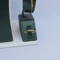 طقم ذهب عيار 21 مبروم بتصميم كرات الدوريكاء وزن 11...