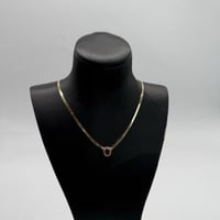 عقد ذهب الفلات تصميم الماسي باللون الاحمر عيار 18...