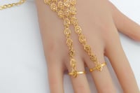 كف ذهب المنثورة بخاتمين عيار 21 وزن 10.6 جرام