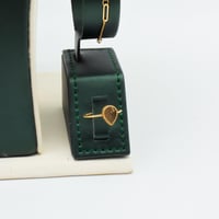 طقم ذهب ناعم عيار 18 وزن 6.19 جرام – تصميم راقي لل...