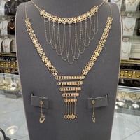 طقم ذهب مع المخنق ناعم عيار 18 وزن 5.9 جرام