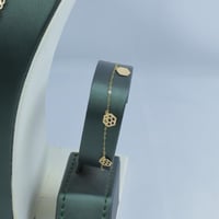 طقم ذهب ناعم عيار 18 مع مخنق ملكى بوزن 5.75 جرام