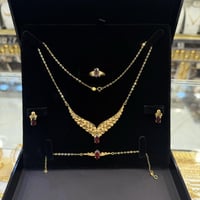 طقم جناح الصقر باللون الاحمر عيار 21