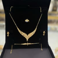 طقم جناح الصقر ذهب صافي عيار 21 وزن 15.5 جرام