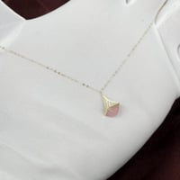 سلسال مارلي حجم صغير باللون الوردي ذهب عيار 18 وزن...