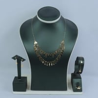 طقم ذهب عيار 18 بتصميم دورين انيق وزن 4.2 جرام