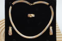 طقم ذهب الاوميقاء ايطالي عيار 18 وزن 20.06 جرام