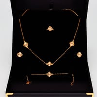 طقم ذهب فان كليف ثلاث وردات عيار 21