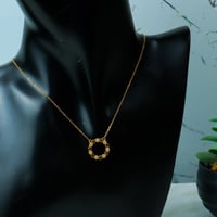 سلسال الماسي بتصميم هندسي مميز ذهب عيار 21 وزن 1.8...