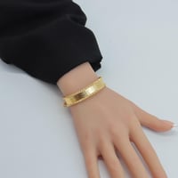 اسوارة ذهب ناعمه عيار 21 بتصميم الدوريكاء وزن 14.4...