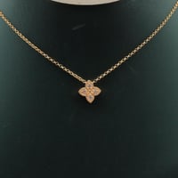 عقد ذهب روبرتو كوين تصميم الماسي عيار 18 وزن 3.13...