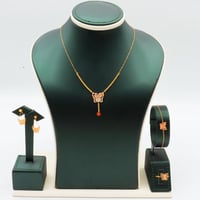 طقم ذهب ناعم عيار 21 وزن 3.75 جرام بتصميم فراشة