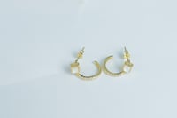 حلق ذهب عيار 18 تصميم مارلي الماسي وزن 2.1 جرام