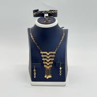 طقم ذهب خمسة دور عيار 21 وزن 5.6 جرام