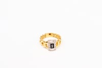 سوارة موناكو مع خاتم ذهب بلمسة الماسية عيار 18 بوز...