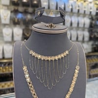 طقم ذهب مع المخنق ناعم عيار 18 وزن 7.6 جرام