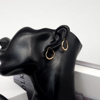 حلق بتصميم حبات الدوريكاء ذهب عيار 21 وزن 2جرام